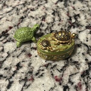 Miniature turtle magnetic trinket box and miniature ceramic turtle